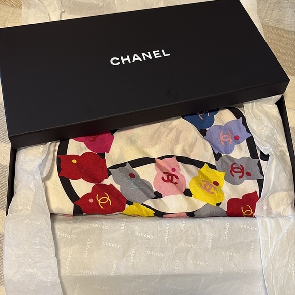 Vintage CHANEL INTERLOCKING CC LOGO SILK SCARF 34" - Picture 3 of 5